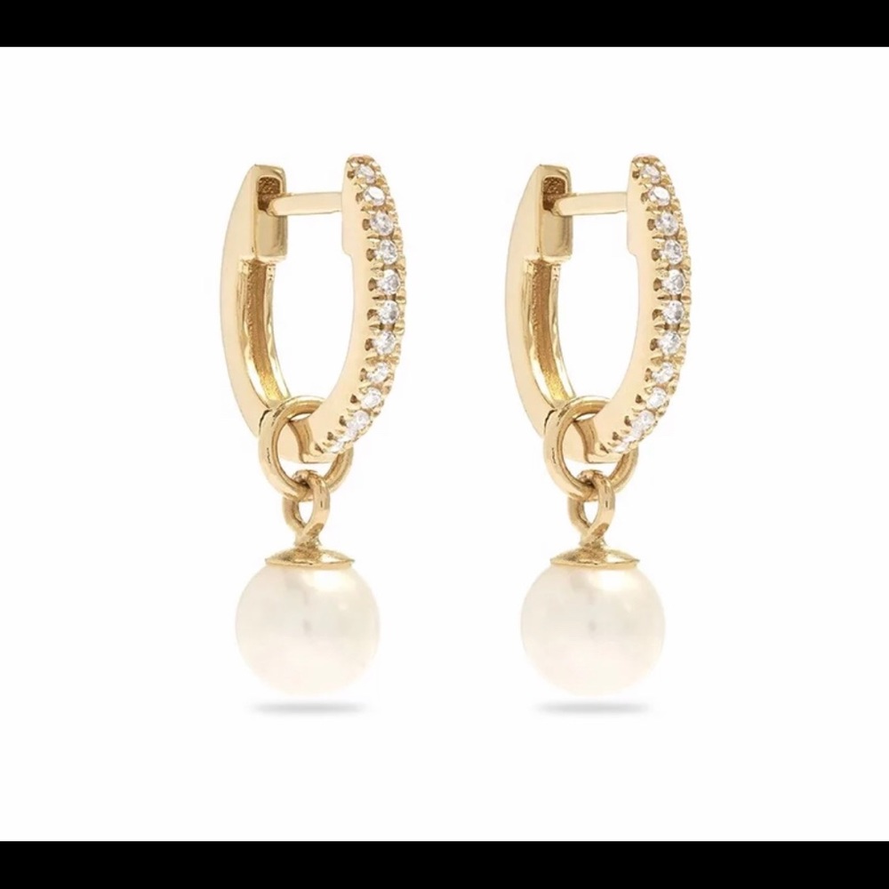 Wear Classy Pearl Earrings Like a Celebrity